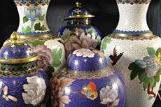 Chinesische Töpfe und Vasen in Cloisonné