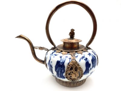 Chinesische Teekanne aus Porzellan Weiß und Blau