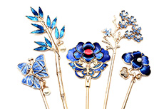 Traditionelle und elegante Haarnadeln im handwerklichen asiatischen Stil