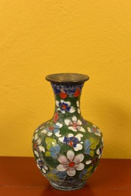 Kleine Chinesische Vase in Cloisonné Grün Blumen